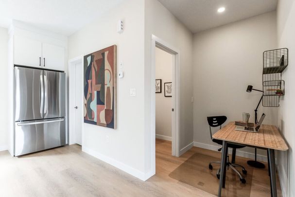 Edmonton Furnished townhouse Rental in Orchards - Stunning NEW FURNISHED Townhome In Vibrant Orchards Community With Double Garage! - Photo 1