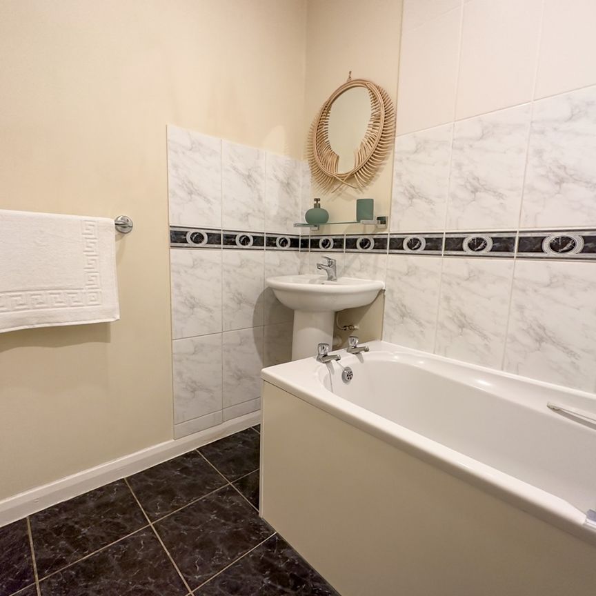 1 Bed Flat, Regent House, BN1 - Photo 1