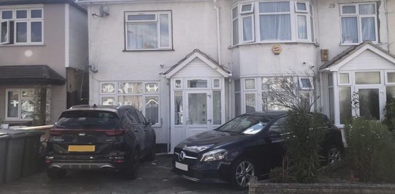 2 bedroom end of terrace house to rent - Photo 2