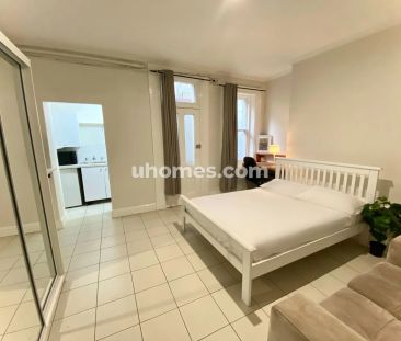 Room 1 #147 - Photo 2