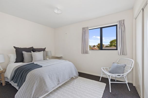 2 Bedroom Unfurnished Sunny Apartment - Photo 1