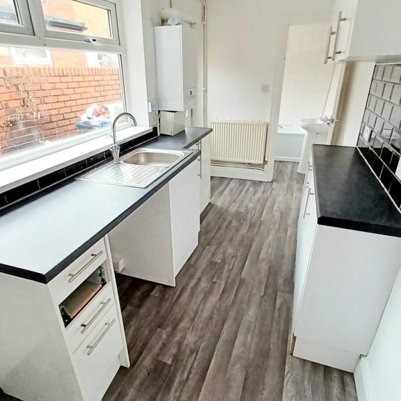 2 bedroom terraced house to rent - Photo 1
