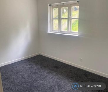 2 bedroom end of terrace house to rent - Photo 2