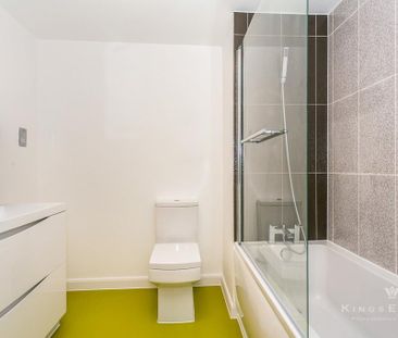 3 bedroom end of terrace house to rent - Photo 1