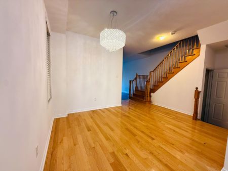 For Lease - 137 Laramie Crescent, Vaughan, Ontario - Photo 5