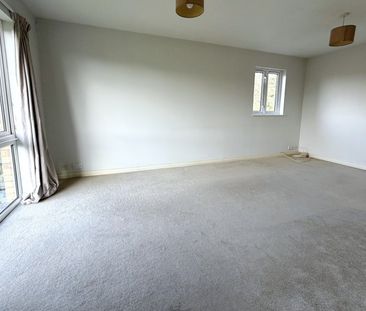 Parry Drive, Weybridge, Surrey, KT13 - Photo 2