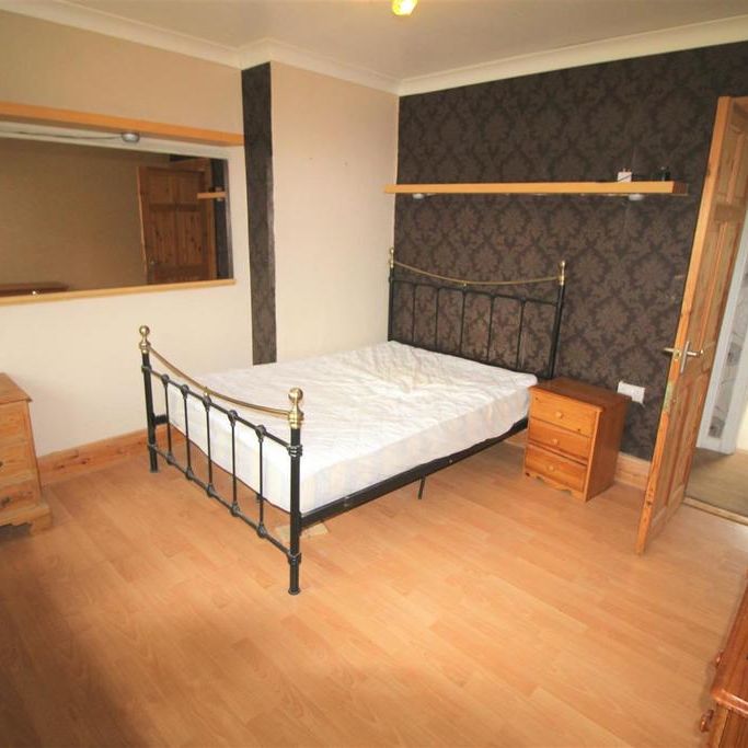 2 bedroom end of terrace house to rent - Photo 1