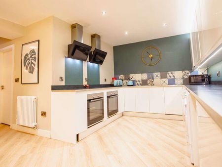 UK Award Winning, exceptionally high standard, design-led, immaculate, quiet but friendly & sociable shared home in prime location, close to Chester City Centre, transport, good shops and leisure. Room 4 - Photo 5