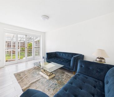 Hawthorn Close, Hampton, TW12 - Photo 2