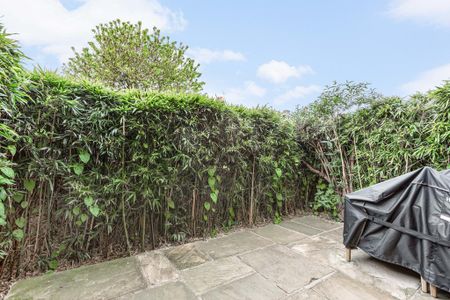 2 bedroom mews to rent - Photo 4