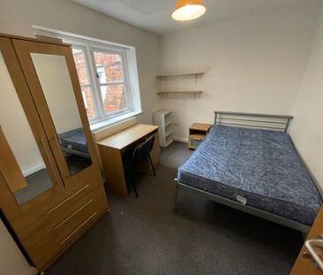 12 Bed Student Accommodation - Photo 6