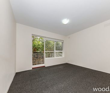 Quaint unit with prime location! - Photo 3