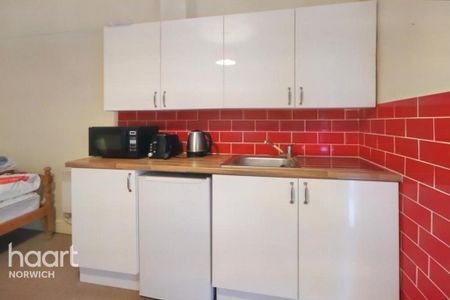 1 bedroom in a house share to rent - Photo 2