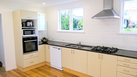 Family home in Glen Innes - Photo 4