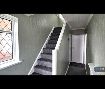 3 bedroom semi-detached house to rent - Photo 3