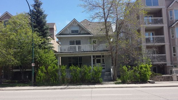 822 10 Street Northwest, Calgary - Photo 1