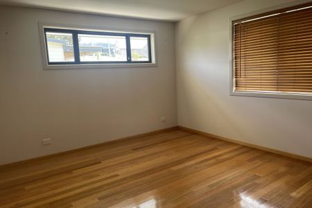 Modern 2 Bedroom Home with Studio - Photo 4