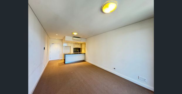 Near new 2 bedrooms apartment with water view - Photo 1