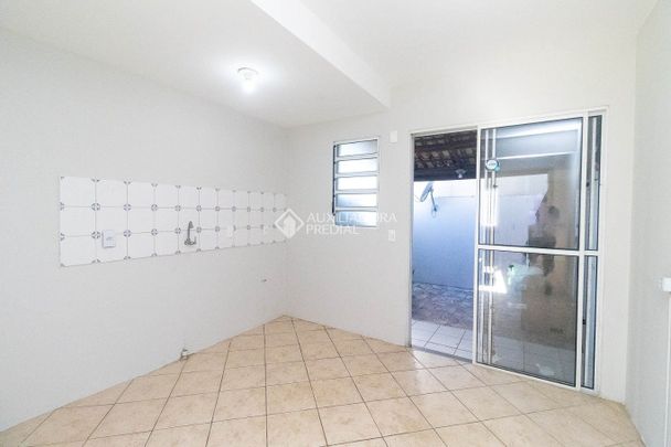 Casa em Condomínio com 2 quartos e 70m² para alugar em Humaitá, Porto Alegre. - Photo 1