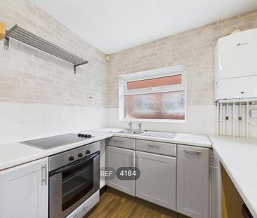 3 bedroom semi-detached house to rent - Photo 6