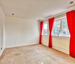 2 BEDROOM House - Terraced - Photo 2