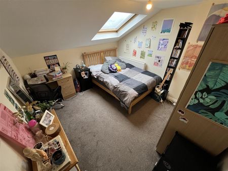 4 bedroom apartment to rent - Photo 2