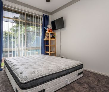 Beautiful air-conditioned 2 bedroom duplex with enchanting rear yard - Photo 4