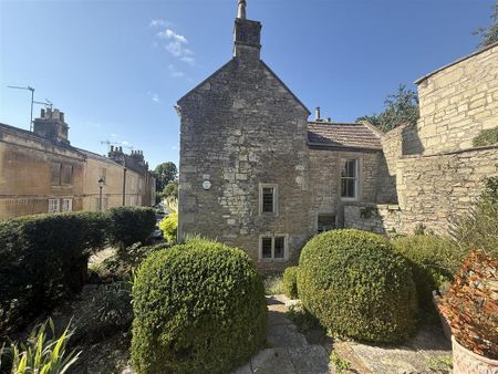 5 bedroom detached house to rent - Photo 3