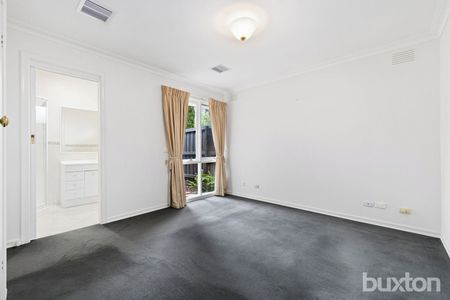 Single-Level Sanctuary - Photo 3