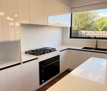 Brand New Designer Townhouses in Prime Thomastown Location - Photo 5