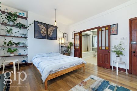 2 Bedroom Apartment, Winnett Street, London, Greater London, W1D - Photo 2