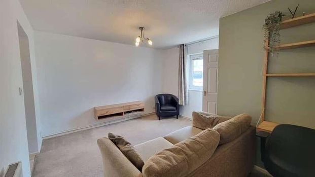 Eastcott Hill, Swindon, SN1 - Photo 1