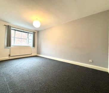 Trevelyan Crescent, Stratford-upon-Avon, CV37 - Photo 2