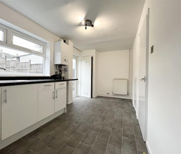 3 Bedroom House - Terraced To Let - Photo 6