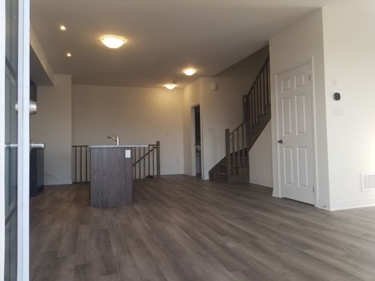 For Lease - 82 Feather Road, Welland, Ontario - Photo 1