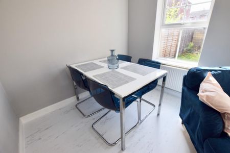 Room 1, 2 Silken Court - 2 Silken Court, Nuneaton - PROFESSIONAL BILLS INCLUDED HOUSE SHARE ENSUITE - Photo 5