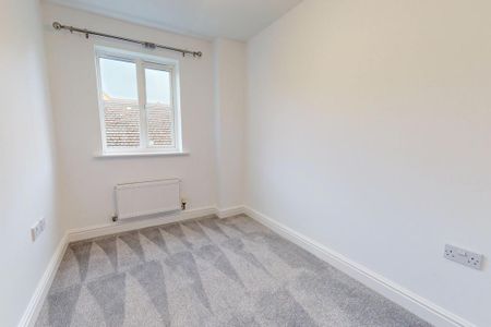 4 bedroom semi-detached house to rent - Photo 3