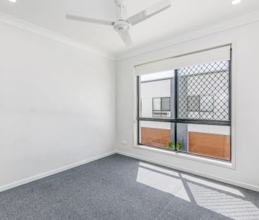 Four Bedroom Townhouse in sort after Mango Hill complex - Photo 5