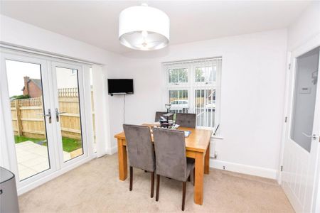 3 bedroom detached house to rent - Photo 2