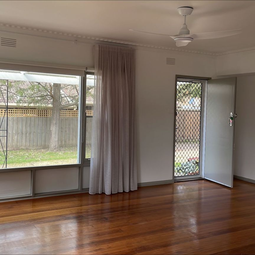 rTwo-Bedroom Unit Close to Gilbert Street - Photo 1
