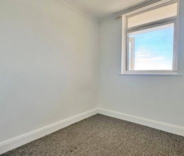 3 bedroom flat to rent - Photo 2