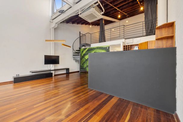 Unique and spacious - Photo 1