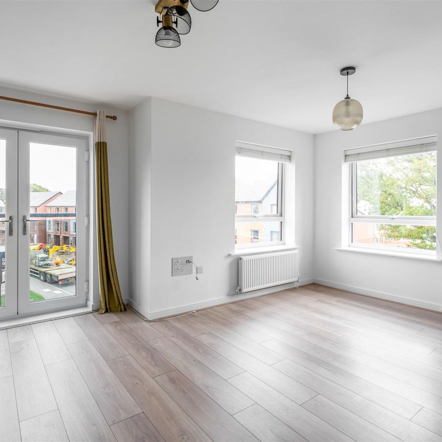 2 bed apartment to rent in Shepherds Green Road, Shirley, B90 - Photo 1
