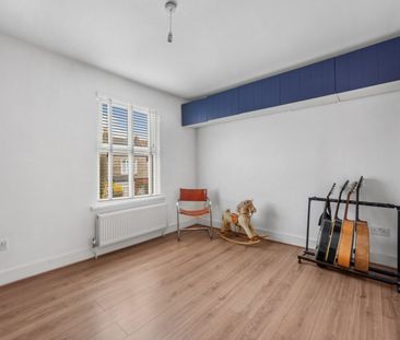 3 bedroom mid terraced house to rent, - Photo 4
