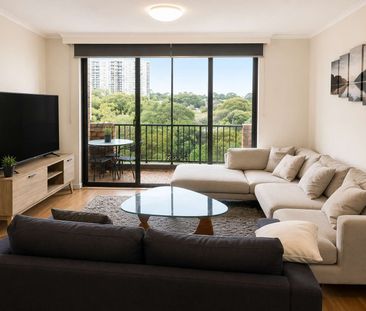 Redfern - Photo 2