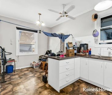 Appealing 3 Bedroom Family Home. - Photo 6