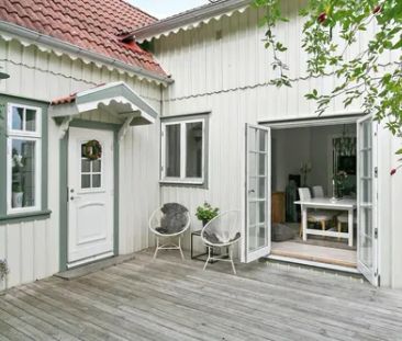 Private Room in Shared Apartment in Näset - Photo 1