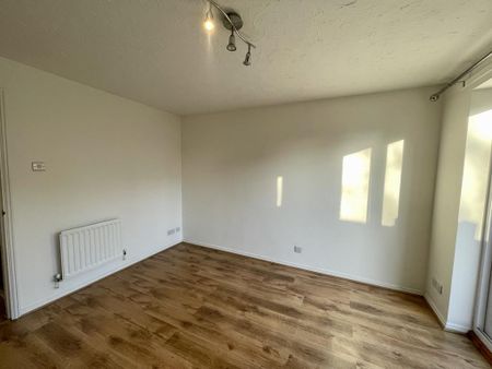 2 bedroom semi-detached house to rent - Photo 4