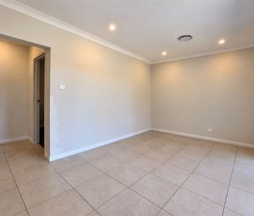 Spacious, Five Bedrooms & Excellent Location !!! - Photo 5