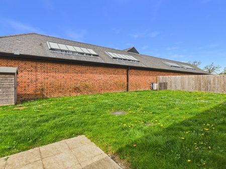Gunners Cottage, Woodlands, Burnham Road,HP9 - Photo 4